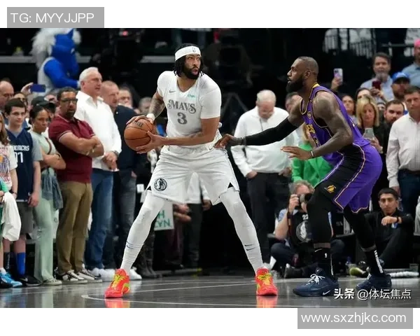 太阳与独行侠激烈对决 双方争夺季后赛席位全场精彩纷呈